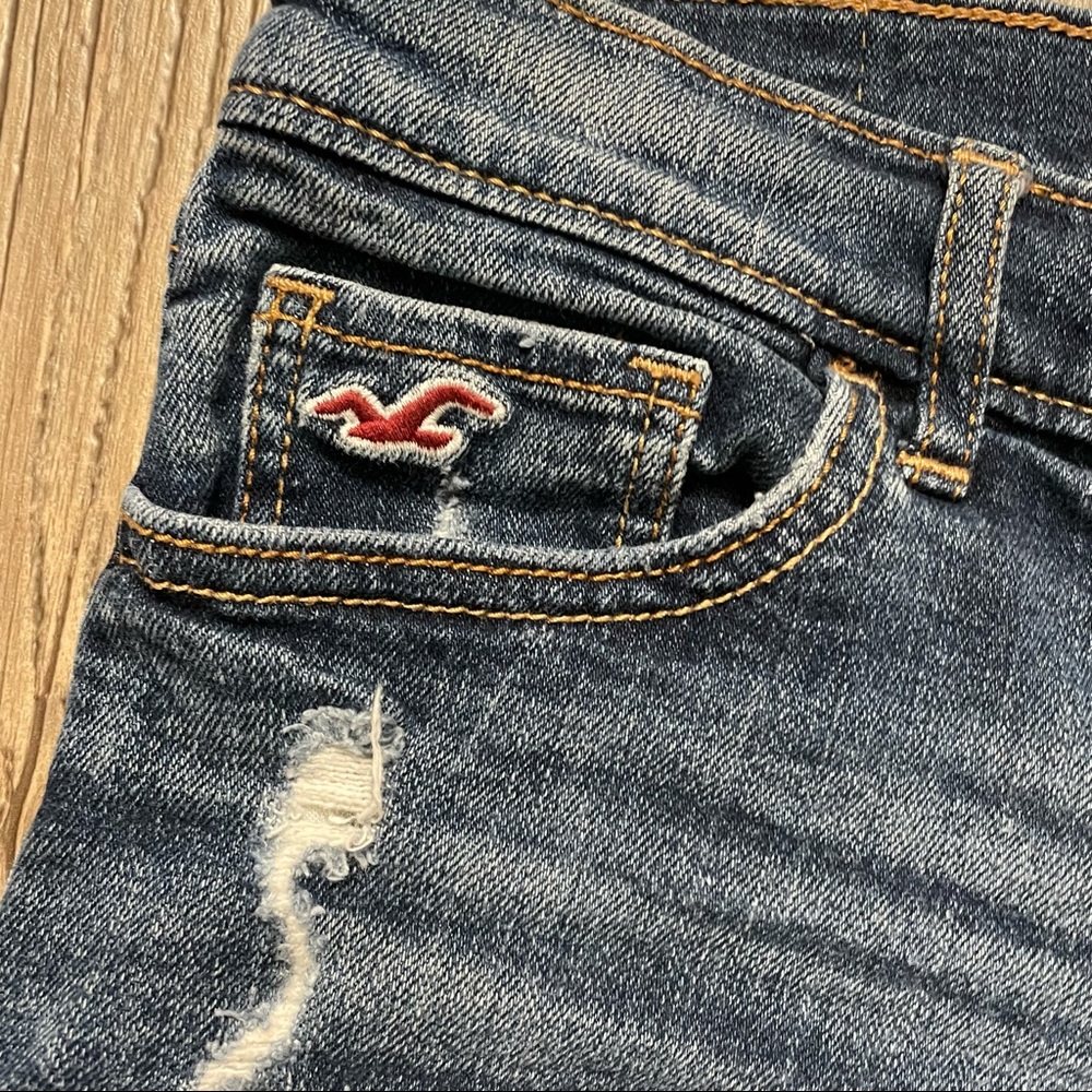 Hollister distressed denim shorts in size 1 - Picture 5 of 11